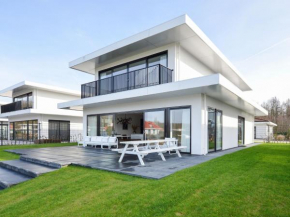 Luxury villa in Zeewolde at the waterfront with jetty